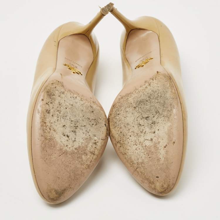 Pre Owned Prada Beige Patent Leather Round Toe Pumps Size 38.5