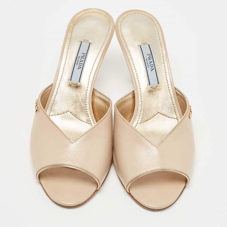 Pre Owned Prada Beige Patent Leather Slide Sandals Size 36