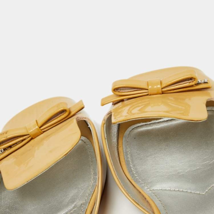 Pre Owned Prada Light Yellow Patent Leather Bow Crystal Embellished Flat Slides Size 37.5
