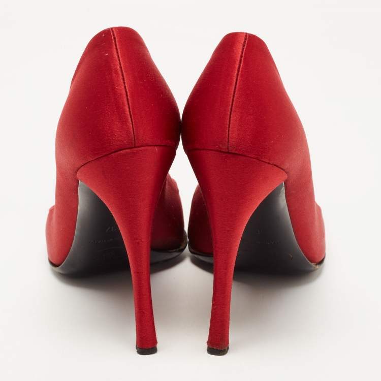 Pre Owned Prada Red Satin Round Toe Pumps Size 37