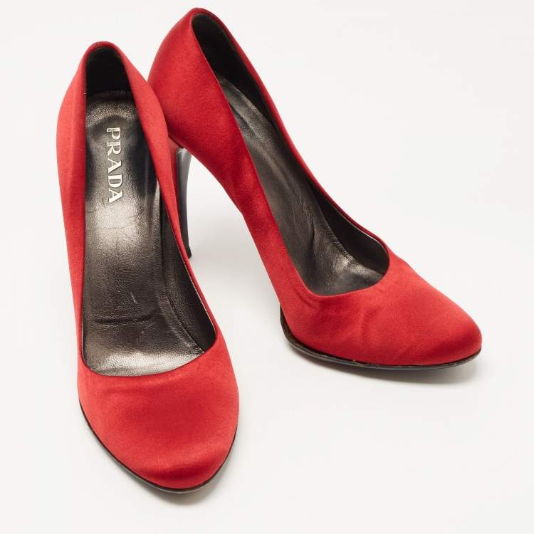 Pre Owned Prada Red Satin Round Toe Pumps Size 37