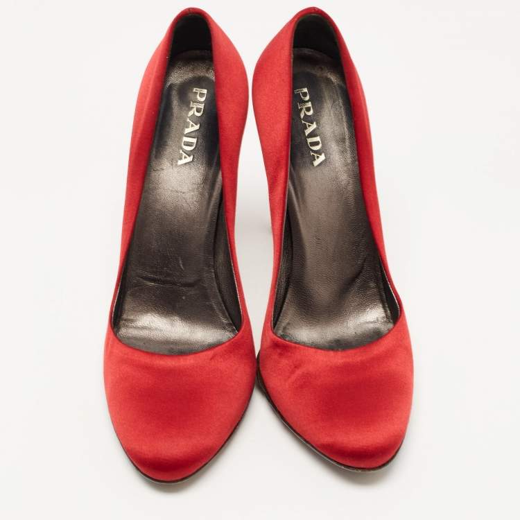 Pre Owned Prada Red Satin Round Toe Pumps Size 37
