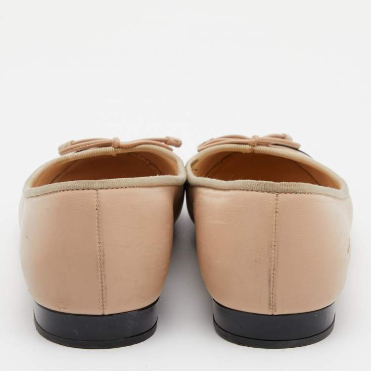 Pre Owned Prada Beige/Black Patent and Leather Cap Toe Bow Ballet Flats Size 39