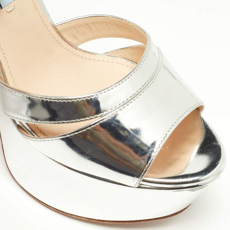 مملوكة مسبقًا Prada Metallic Silver Leather Platform Ankle Strap Sandals Size 37