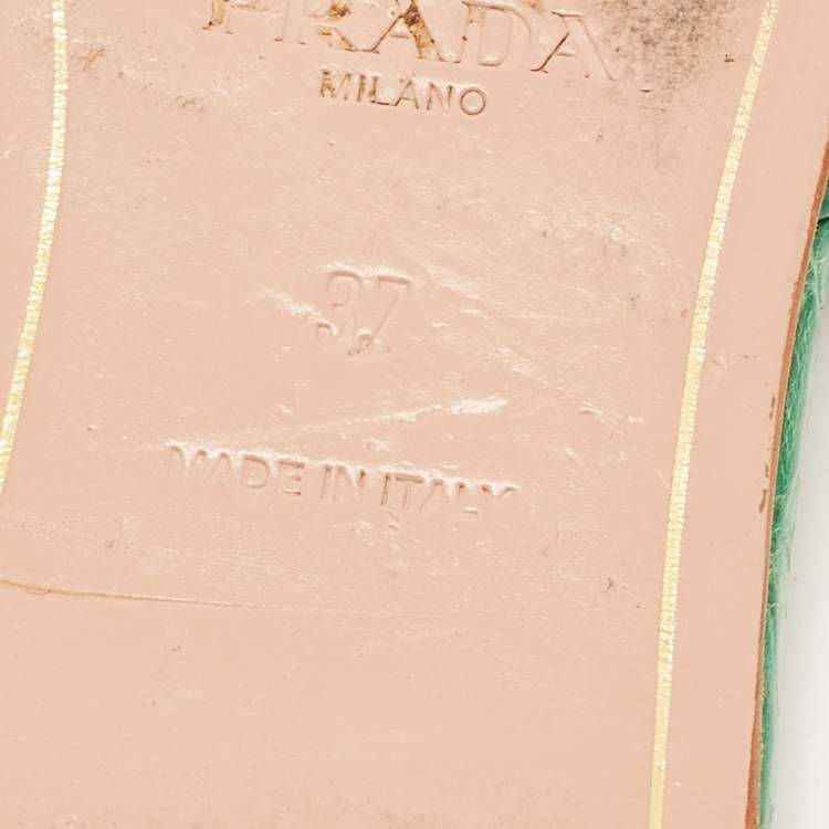 مملوكة مسبقًا Prada Green Crocodile Leather Flat Slides Size 37