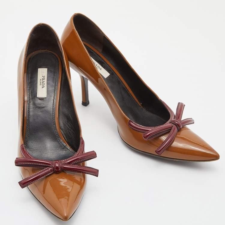 Pre Owned Prada Brown/Red Patent Leather Bow Pointed Pumps Size 39.5