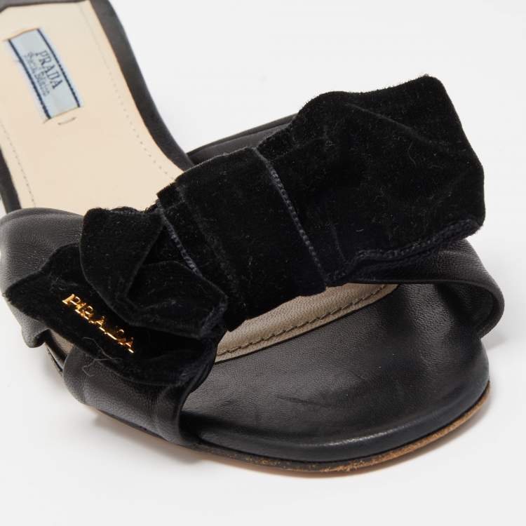 مملوكة مسبقًا Prada Black Leather Bow Slide Sandals Size 39.5