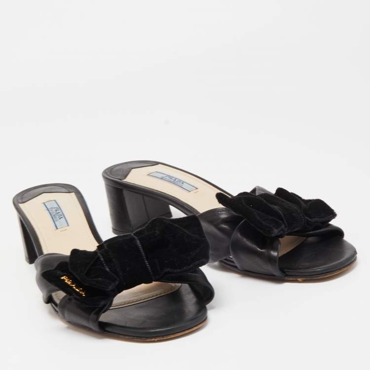 مملوكة مسبقًا Prada Black Leather Bow Slide Sandals Size 39.5