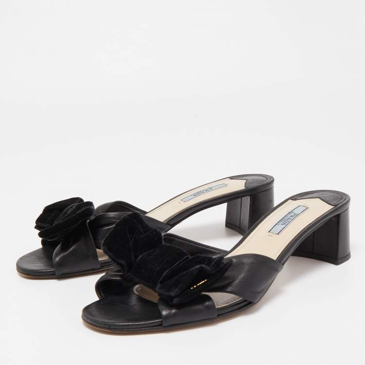 مملوكة مسبقًا Prada Black Leather Bow Slide Sandals Size 39.5
