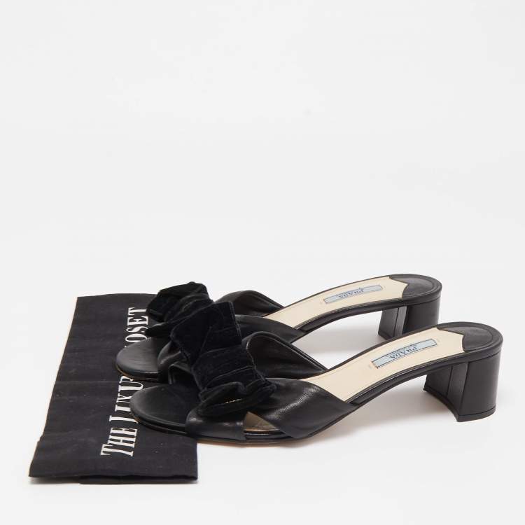 مملوكة مسبقًا Prada Black Leather Bow Slide Sandals Size 39.5