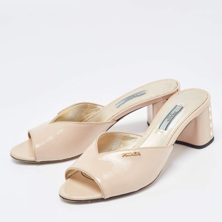 Pre Owned Prada Beige Patent Leather Slide Sandals Size 38