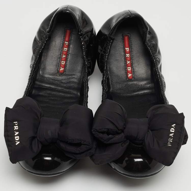 مملوكة مسبقًا Prada Black Patent Leather Scrunch Ballet Flats Size 36.5