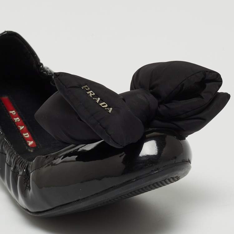 مملوكة مسبقًا Prada Black Patent Leather Scrunch Ballet Flats Size 36.5