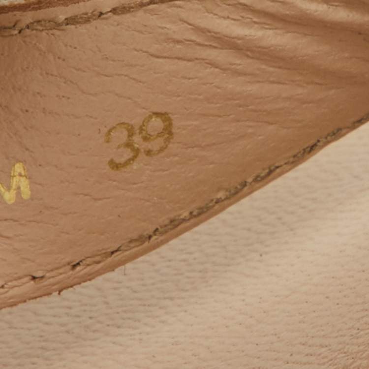 Pre Owned Prada Beige Patent Leather Flat Sandals Size 39