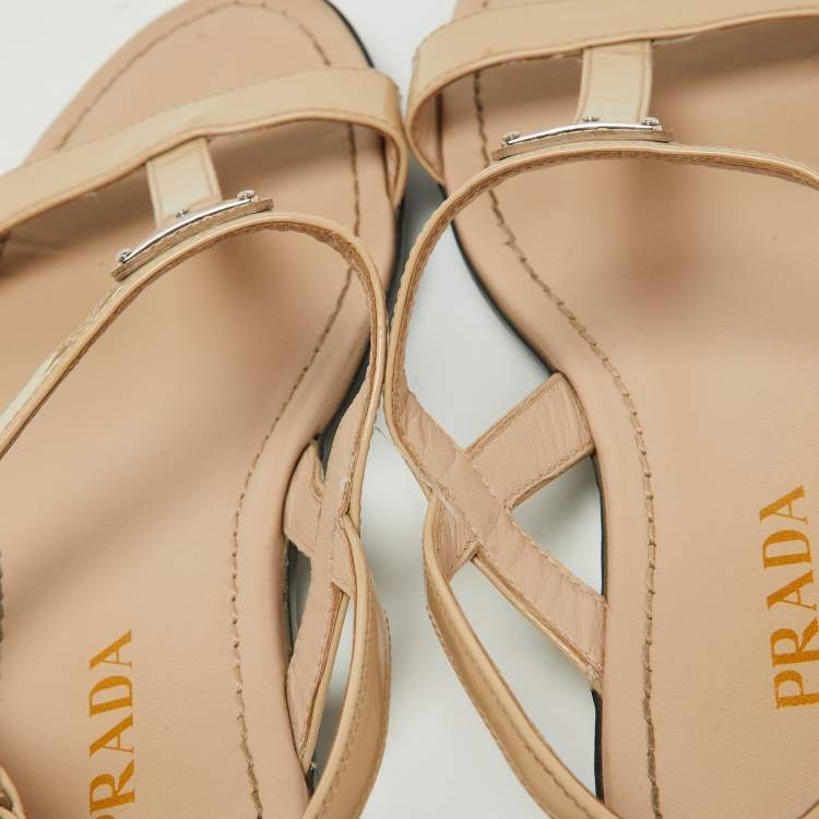 Pre Owned Prada Beige Patent Leather Flat Sandals Size 39