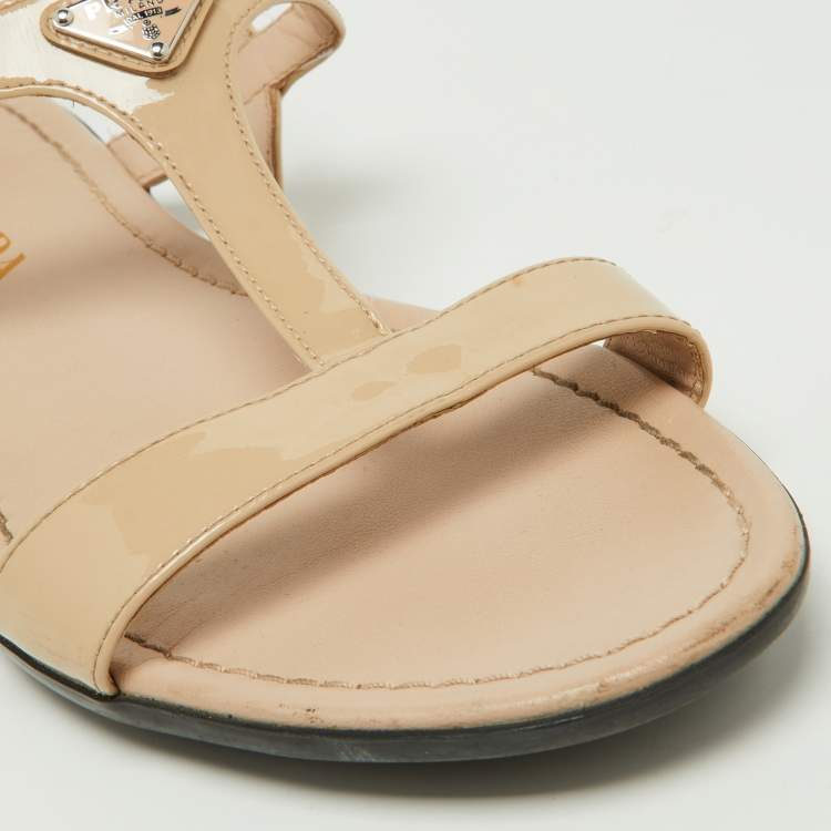 Pre Owned Prada Beige Patent Leather Flat Sandals Size 39
