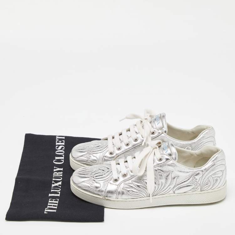 مملوكة مسبقًا Prada Silver Embroidered Leather Low Top Sneakers Size 38