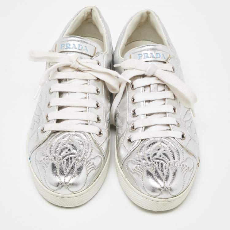 مملوكة مسبقًا Prada Silver Embroidered Leather Low Top Sneakers Size 38