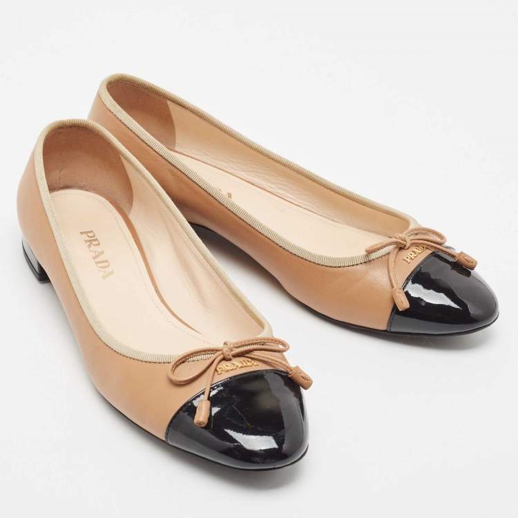 Pre Owned Prada Beige/Black Patent and Leather Ballet Flats Size 39