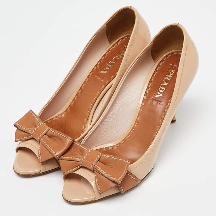مملوكة مسبقًا Prada Beige Patent Leather Bow Detail Block Heel Pumps Size 40