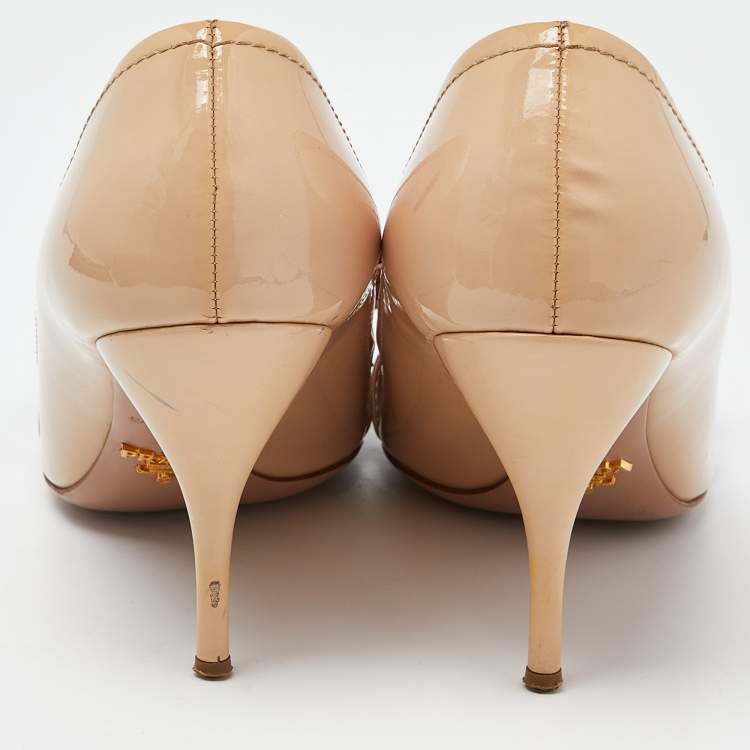 مملوكة مسبقًا Prada Beige Patent Leather Bow Detail Block Heel Pumps Size 40