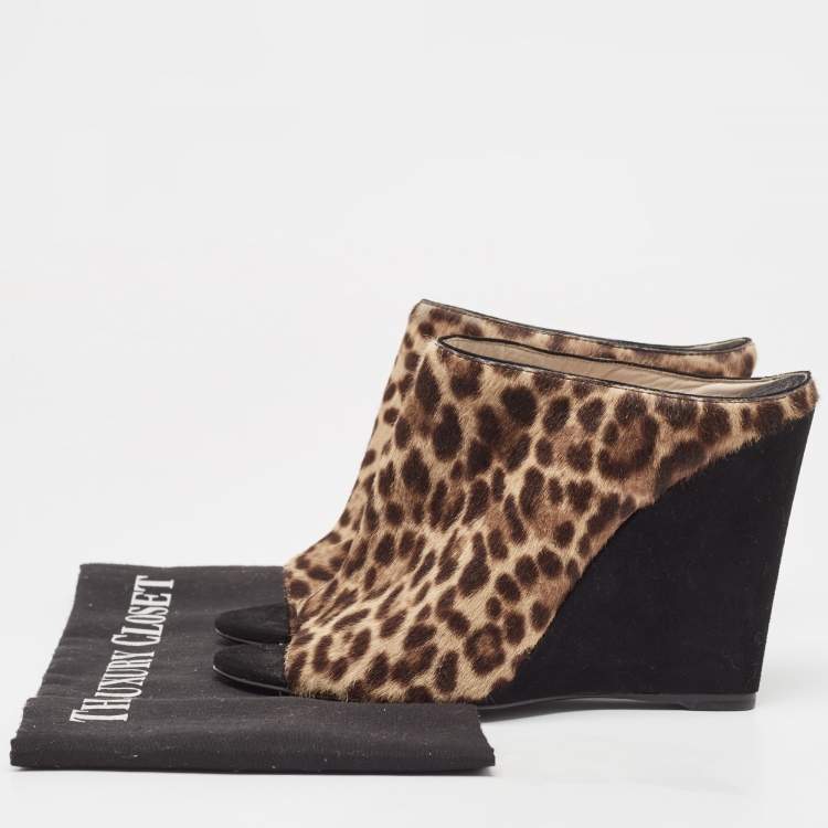 مملوكة مسبقًا Prada Brown Calf Hair Wedge Sandals Size 37.5 