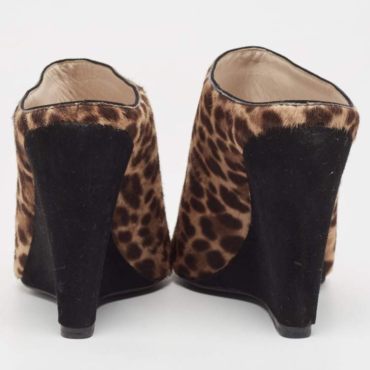 مملوكة مسبقًا Prada Brown Calf Hair Wedge Sandals Size 37.5 