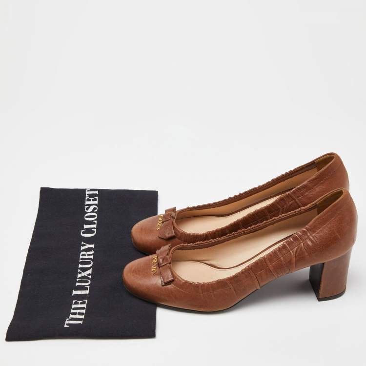 Pre Owned Prada Brown Leather Round Toe Pumps Size 39