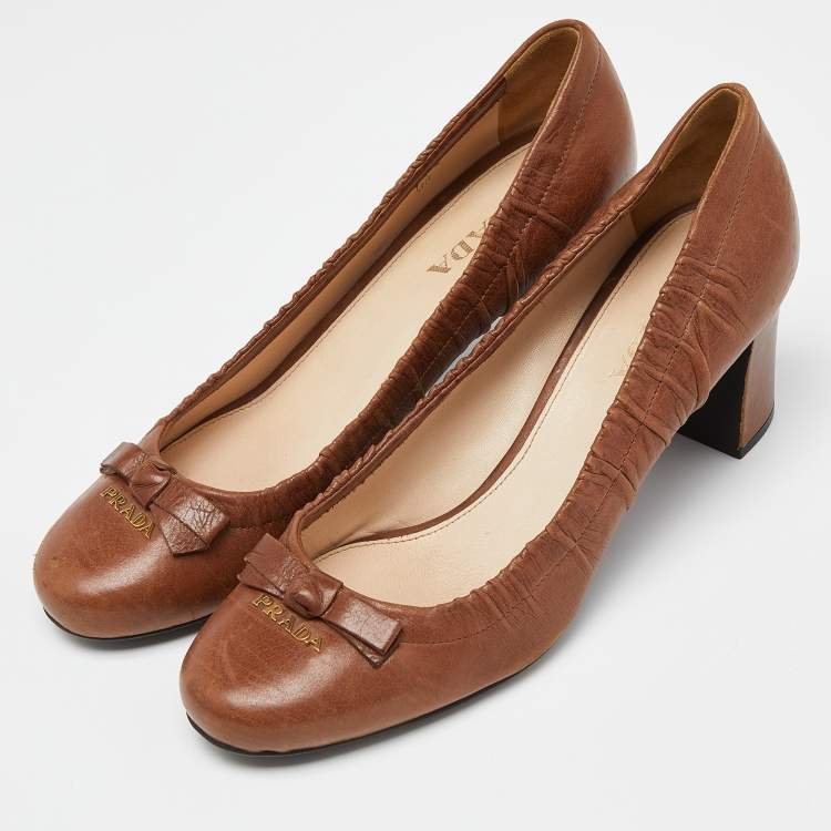 Pre Owned Prada Brown Leather Round Toe Pumps Size 39