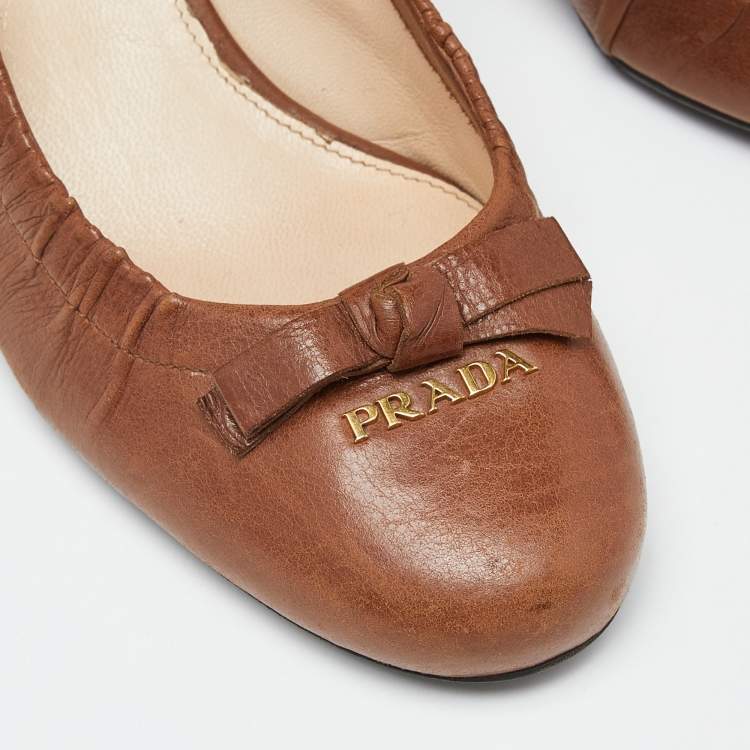 Pre Owned Prada Brown Leather Round Toe Pumps Size 39