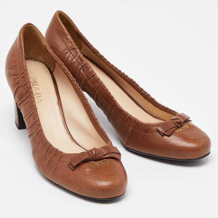Pre Owned Prada Brown Leather Round Toe Pumps Size 39