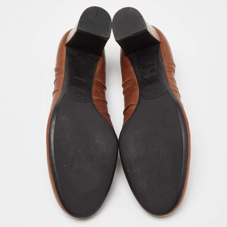 Pre Owned Prada Brown Leather Round Toe Pumps Size 39