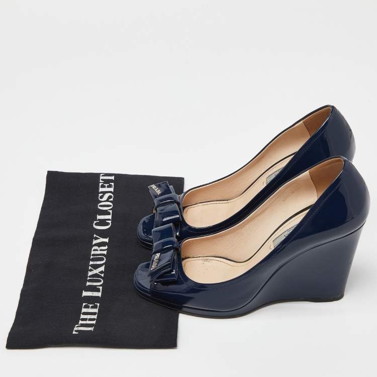 Pre Owned Prada Navy Blue Patent Leather Bow Peep Toe Wedge Pumps Size 37.5
