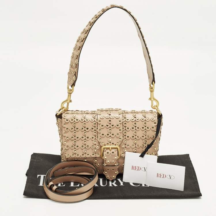 مملوكة مسبقًا حقيبة كتف ريد فالنتينو فلور بازل جلْد بيدْج مزينة بالمسامير