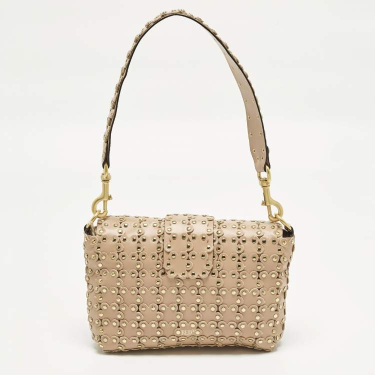 مملوكة مسبقًا حقيبة كتف ريد فالنتينو فلور بازل جلْد بيدْج مزينة بالمسامير