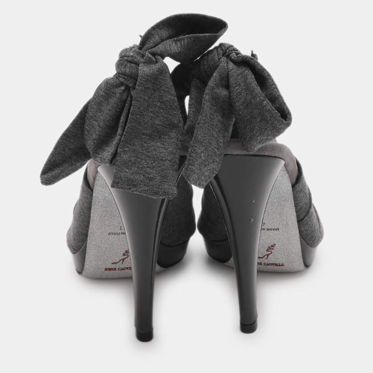 مملوكة مسبقًا René Caovilla Crystal Embellished Size 41 Grey Knit Fabric Booties
