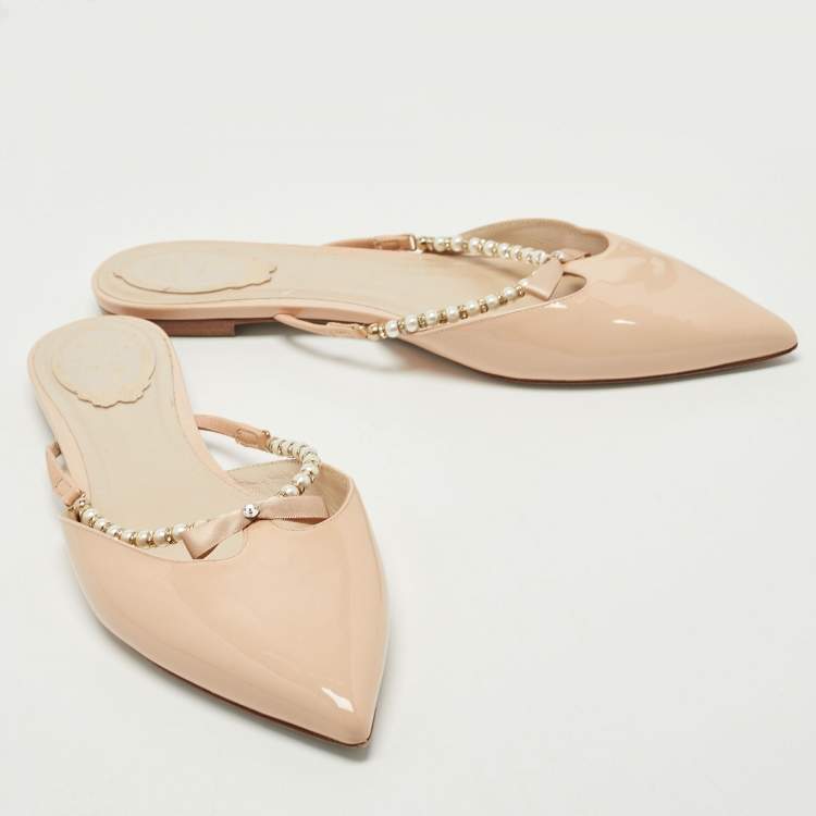 Pre Owned Renè Caovilla Beige Patent Leather Pearl Embellished Pointed Toe Flat Slides Size 38.5
