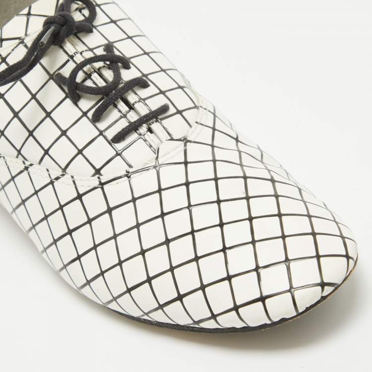 Pre Owned Repetto White/Black Printed Leather Derby Size 39