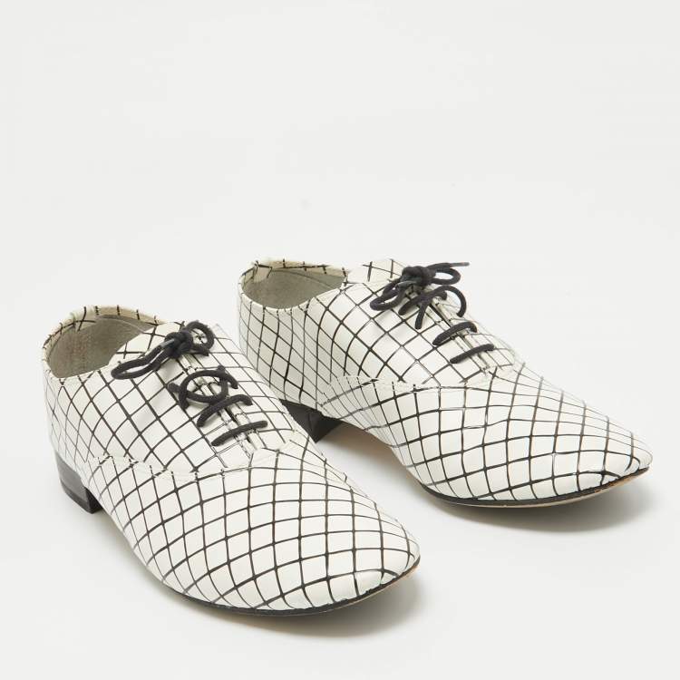Pre Owned Repetto White/Black Printed Leather Derby Size 39