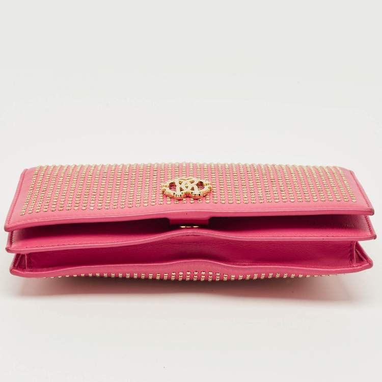 Pre Owned محفظة بسلسلة روبerto cavalli جلد وردي مرصعة