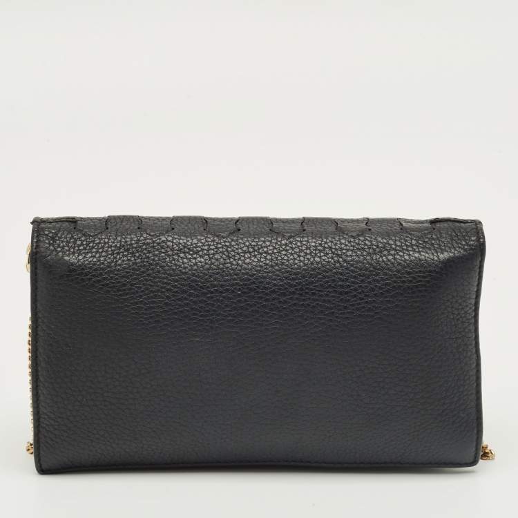 مملوكة مسبقًا محفظة بسلسلة روبerto cavalli جلد أسود بغطاء