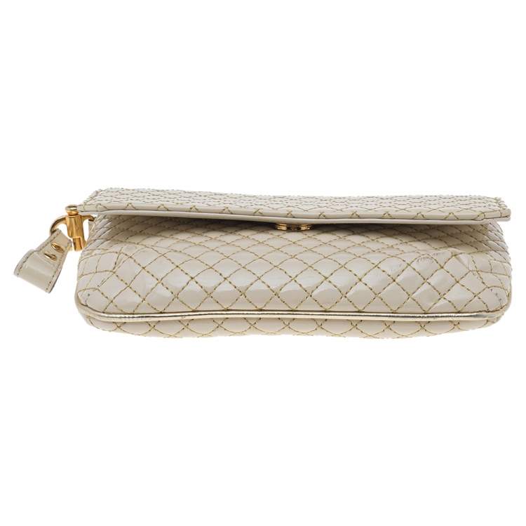 مملوكة مسبقًا Roberto Cavalli Beige Quilted Patent Leather Clutch