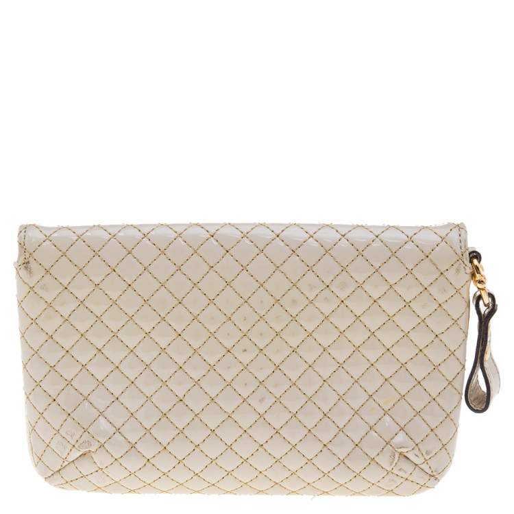 مملوكة مسبقًا Roberto Cavalli Beige Quilted Patent Leather Clutch