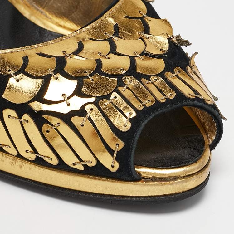 Pre Owned Roberto Cavalli Gold/Black Suede Leather Fish Scale Peep Toe Platform Pumps Size 40