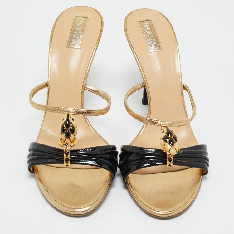 مملوكة مسبقًا Roberto Cavalli Gold/Black Leather and Patent Embellished Brooch Slide Sandals Size 39