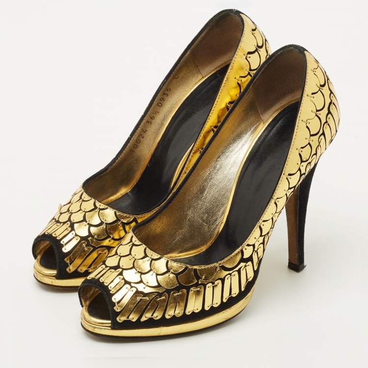 Pre Owned Roberto Cavalli Black/Gold Suede Scale Embellish Peep Toe Pumps Size 36.5
