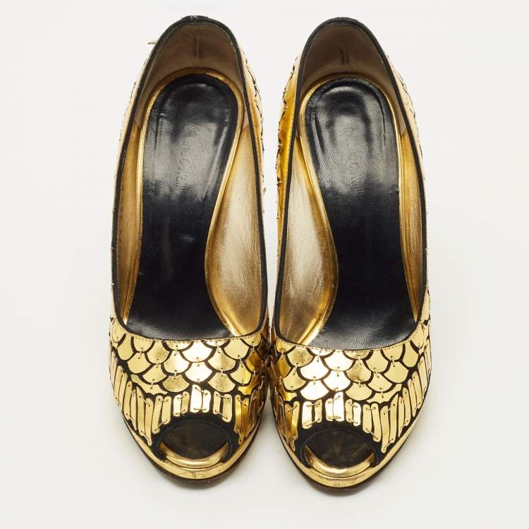 Pre Owned Roberto Cavalli Black/Gold Suede Scale Embellish Peep Toe Pumps Size 36.5