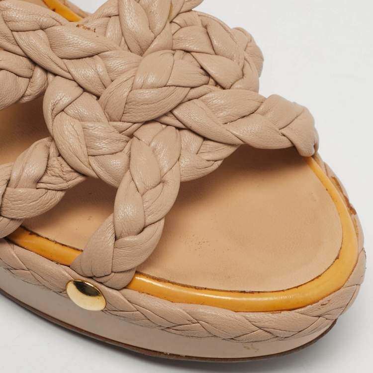 مملوكة مسبقًا Roberto Cavalli Size 40 Beige Woven Leather Wedge Sandals