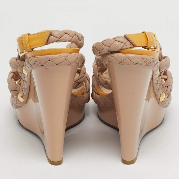 مملوكة مسبقًا Roberto Cavalli Size 40 Beige Woven Leather Wedge Sandals