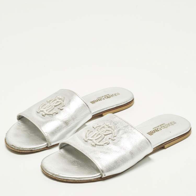 مملوكة مسبقًا Roberto Cavalli Size 36 Silver Leather Logo Embroidered Flat Slide
